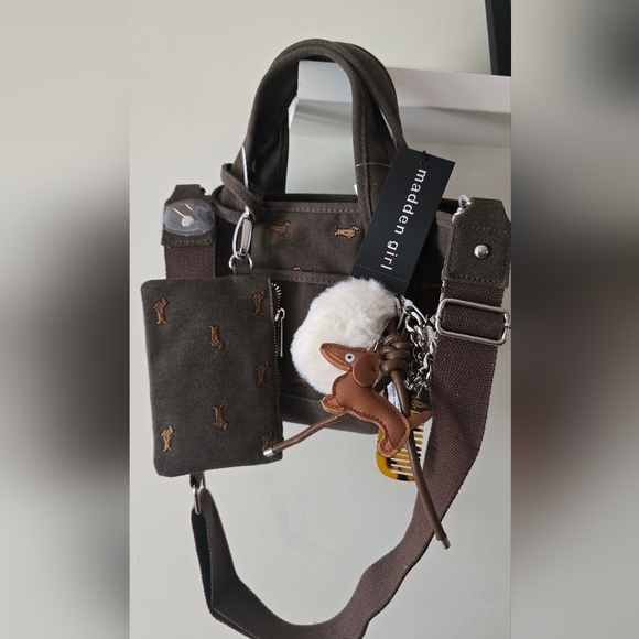 Madden Girl Mini Dachshund Tote Bag with Matching Pouch - Picture 11 of 11